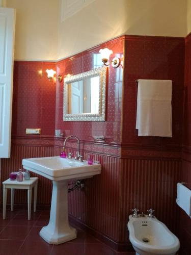 a bathroom with a sink and a toilet at La dimora del giurista in Rossano