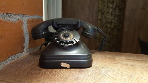a black phone sitting on top of a table at Zagreb Speeka in Zagreb