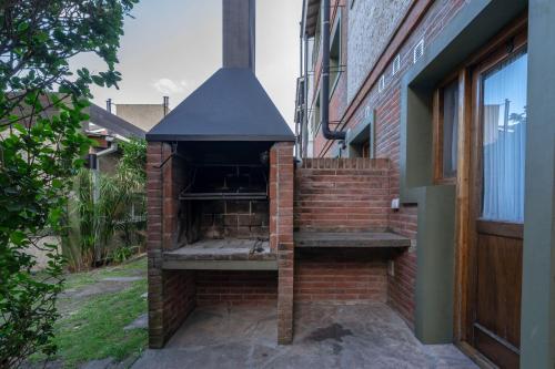a brick oven on the side of a building at Valeria House Rental Suites in Valeria del Mar
