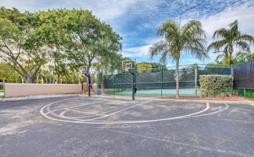 a basketball court with a basketball hoop at Renovated 2/2 Unit at Yacht Club/Aventura in Aventura