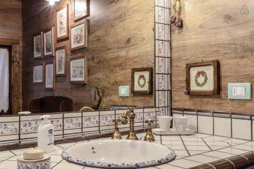 a bathroom with a large sink in a room at B&B Dove Comincia la Bella Italia in Beura