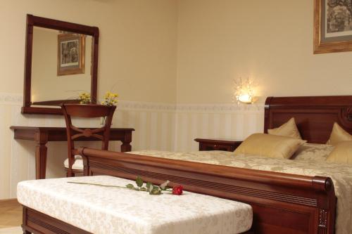Ένα ή περισσότερα κρεβάτια σε δωμάτιο στο Spa Hotel Schlosspark