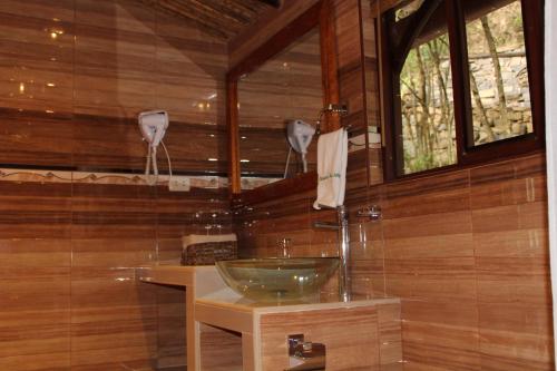 Koupelna v ubytování Utcubamba River Lodge