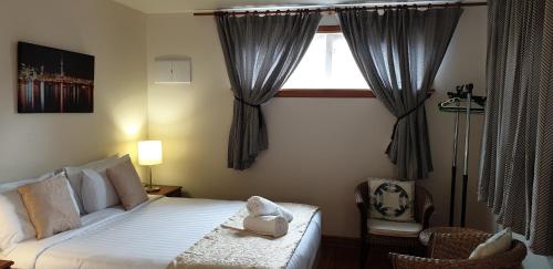 a bedroom with a bed and a window at Seaport Village in Russell