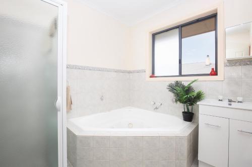 Ένα μπάνιο στο Mid City Motel