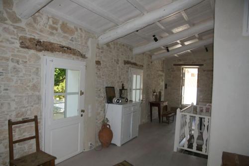 Village House in Hora-Pythagorio, Samos Island 주방 또는 간이 주방