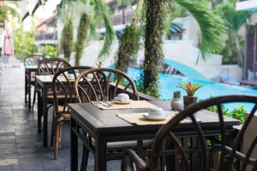 Het zwembad bij of vlak bij Khaolak Oriental Resort - Adult Only