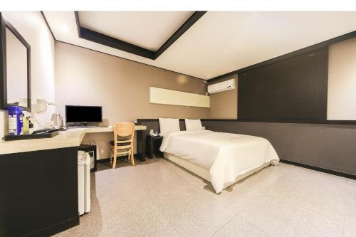 Katil atau katil-katil dalam bilik di Elysee Hotel