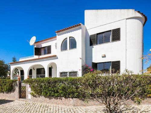 Gallery image of Spacious Holiday Home in Vilamoura with Private Pool in Vilamoura