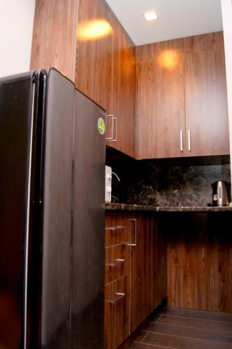  Moscow Boutique Hotel -  Chambre  photo :   Tea/Coffee maker    Minibar    Shower                           