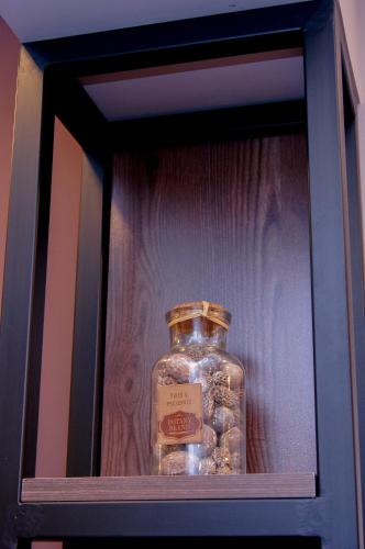  Moscow Boutique Hotel -  Chambre  photo :   Tea/Coffee maker    Minibar    Shower                           