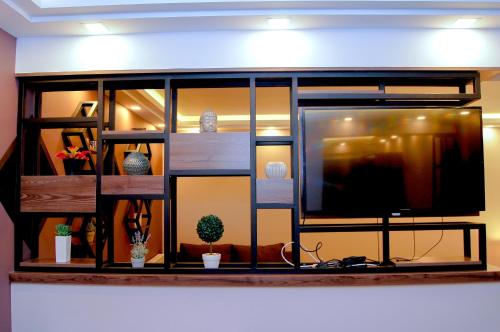  Moscow Boutique Hotel -  Chambre  photo :   Tea/Coffee maker    Minibar    Shower                           