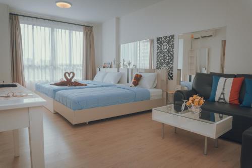 a bedroom with a bed and a living room at Baan Peang Ploen Huahin A 6/416 in Hua Hin