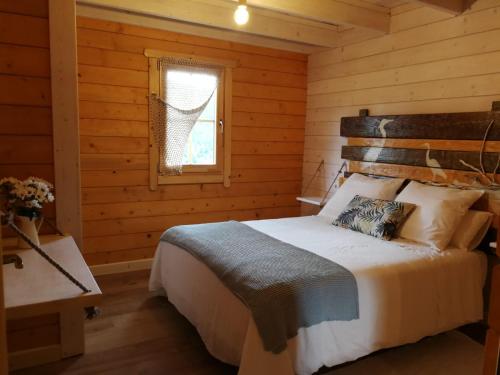 Postel nebo postele na pokoji v ubytování Cabanas da Ría
