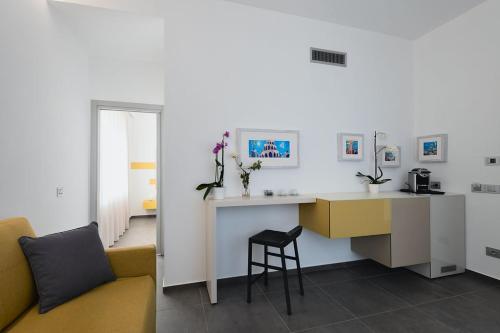 a living room with a desk and a chair at nautilus b&b suite design in Follonica
