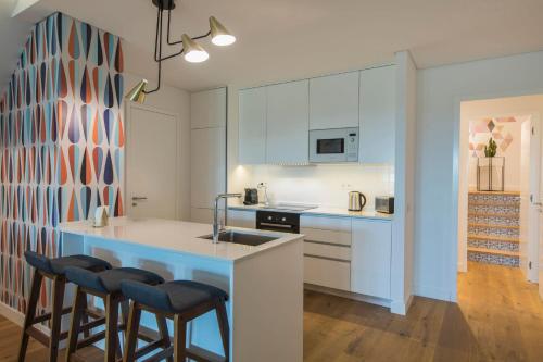 Modern and Colourful Flat in Graça by LovelyStay