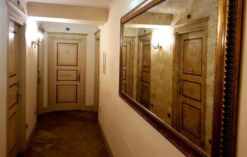 a mirror on a wall in a hallway at Hotel Cavour in Bologna