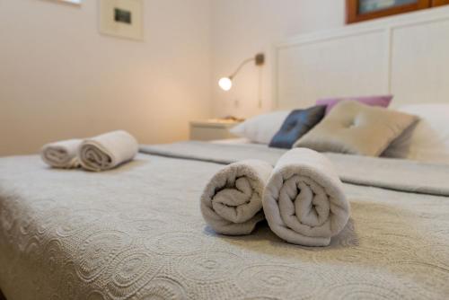 a pair of towels on top of a bed at Apartments Tereza in Dubrovnik