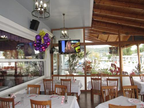 Restaurant ou autre lieu de restauration dans l'établissement Gerasimos