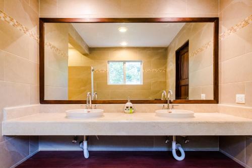 Et badeværelse på Villas Picalu Studios & Suites