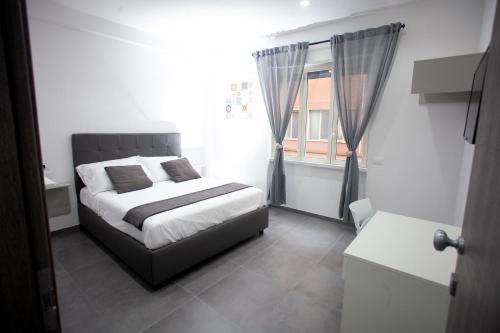 A bed or beds in a room at Amazing Napoli