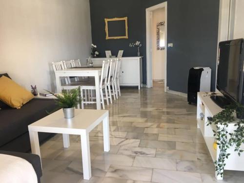 Apartamento con aire acondicionado en urbanización con piscina