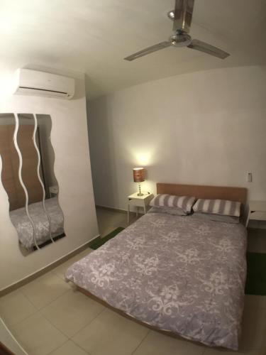 Simons Apartments minutes away from Balluta Bay and St Juliansにあるベッド