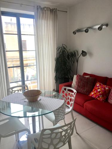 Simons Apartments minutes away from Balluta Bay and St Juliansにあるシーティングエリア