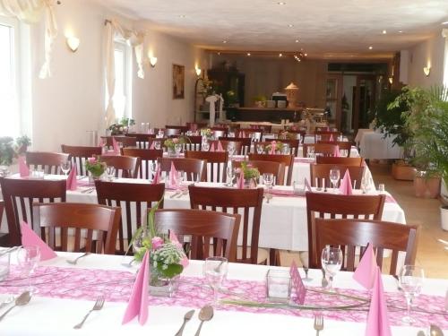 Restoran ili neka druga zalogajnica u objektu Landgasthaus Bonn