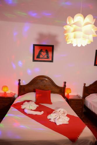 a bedroom with a bed with two towels on it at SEIA Alojamentos Leitao in Seia