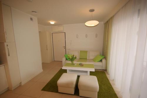 a living room with a couch and a table at Horyzont-jantar314 in Międzyzdroje