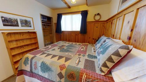 Ένα ή περισσότερα κρεβάτια σε δωμάτιο στο Juniper Ridge 5 BR Family Cabin