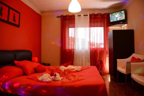 a bedroom with red walls and a bed with red sheets at SEIA Alojamentos Leitao in Seia