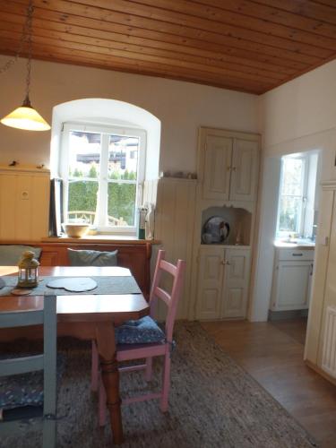 a dining room with a table and a window at Müllers Ferienhaus Salzburgerland in Unken