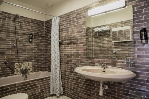 Ένα μπάνιο στο Hotel Atlanta