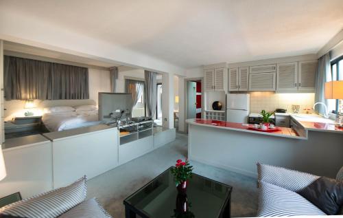 Köök või kööginurk majutusasutuses Athens Penthouse Suite on 6th floor