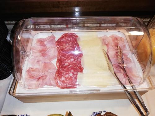 Makanan di atau berdekatan hotel