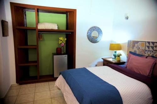 เตียงในห้องที่ Fortaleza Suites Old San Juan