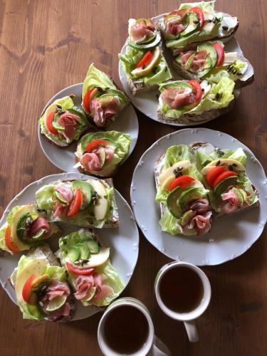 ゲストハウスの敷地内または近くでの食事または食べ物