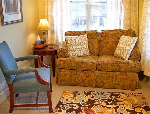 a living room with a couch and a chair at Lyndon House Bed & Breakfast in Lexington