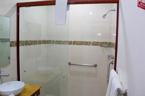 Bilik mandi di Casa de la iaia Hotel