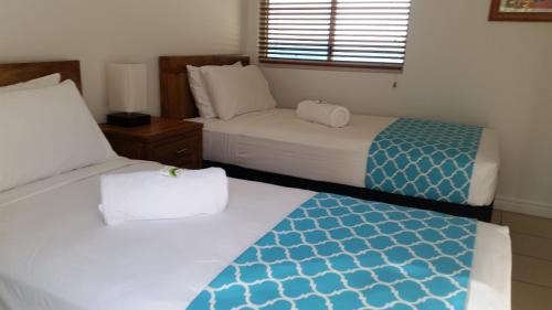  Villa Mar Colina -  Room  picture :   Shower    Bath    TV                           