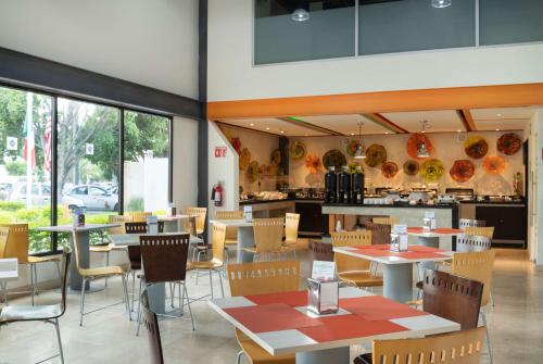 Restoran ili neka druga zalogajnica u objektu Wyndham Garden Guadalajara Expo Plaza del Sol