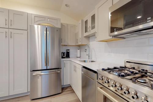 A kitchen or kitchenette at Provincetown Paradise