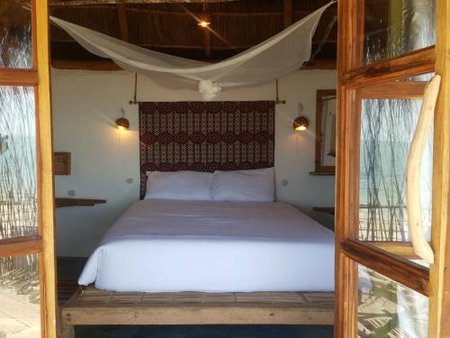 Ein Bett oder Betten in einem Zimmer der Unterkunft Baraka Beach Vilanculos