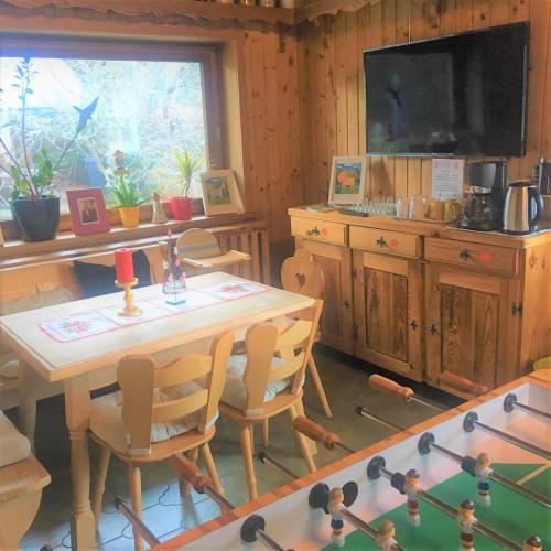 a dining room with a table and a television at Maier Pension in Bayerisch Eisenstein