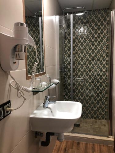a bathroom with a sink and a shower at Hostal Almanzor in Córdoba
