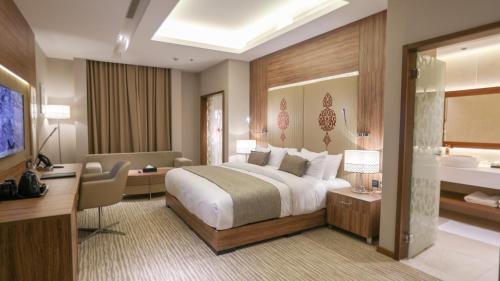 Postel nebo postele na pokoji v ubytování V Boutique Hotel
