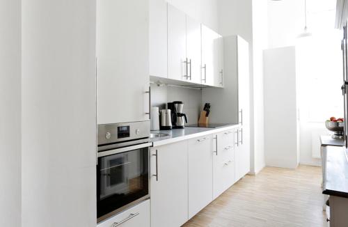 SC 04 by ROCKCHAIR Apartments l SUPERHOST Status l 4 Bedrooms Boxspringbeds 2 Bathrooms Balcony Elevator - Cozy Family & Business Flair welcomes you! photo 5