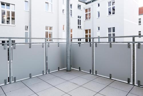SC 04 by ROCKCHAIR Apartments l SUPERHOST Status l 4 Bedrooms Boxspringbeds 2 Bathrooms Balcony Elevator - Cozy Family & Business Flair welcomes you! photo 7
